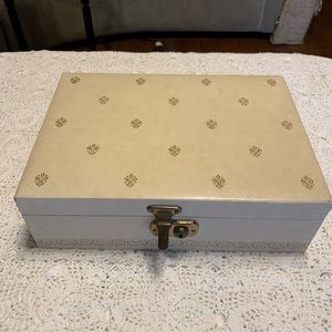 💍SALE💍Vintage Cream with Gold Detail Jewelry Box.